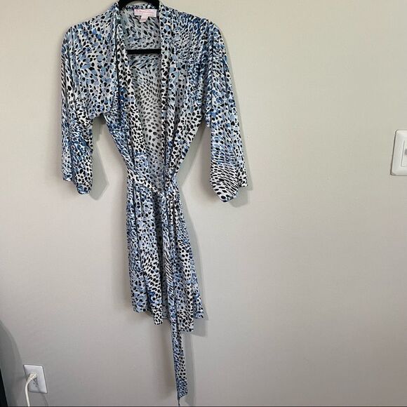 Oscar de la Renta Pink Label Jersey Silky Knit Animal Print Wrap Robe - Picture 5 of 11